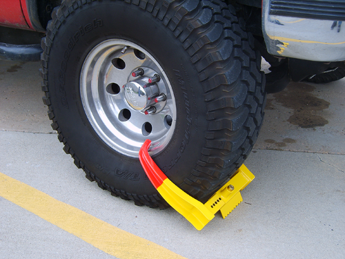 Deluxe Universal Wheel Chock Lock closed 6” Open 11.25” Reach 10.5” Calgary 3