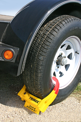 Deluxe Universal Wheel Chock Lock Calgary 3