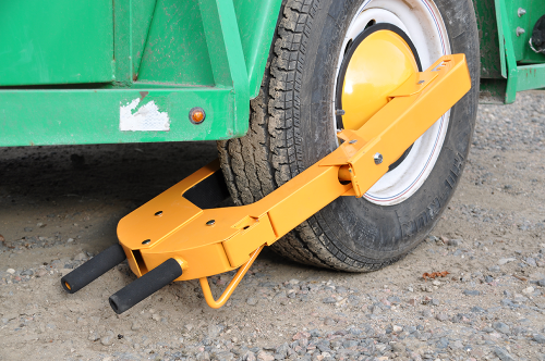 Adjustable Wheel Lock Fits most 10" to 18"Wheels, Inc Padlock Calgary 4